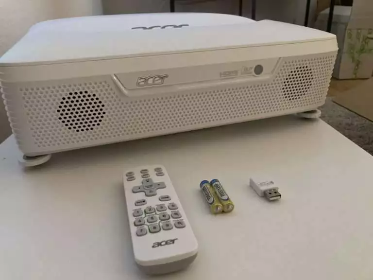 Lieferumfang des Acer L811