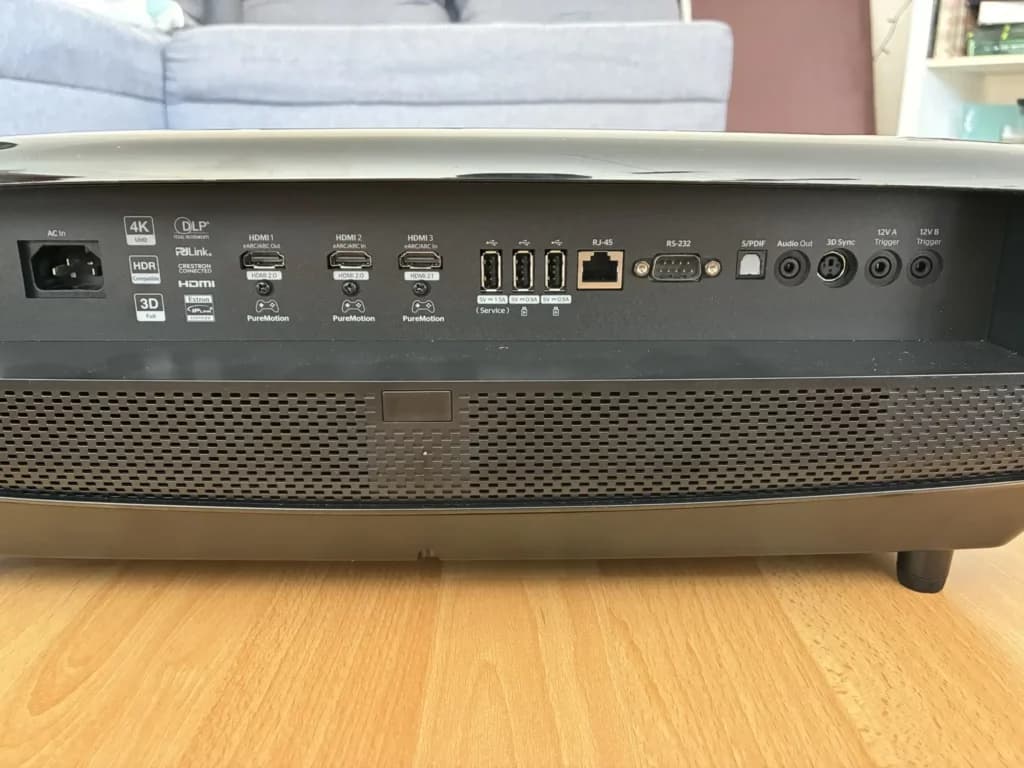 Beamer Anschlüsse Optoma UHZ68LV Rückansicht